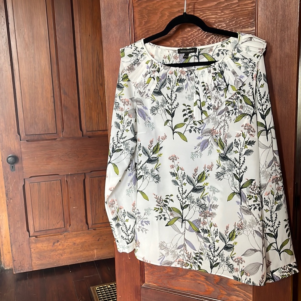 Large Banana Republic blouse, no tags, but never worn.